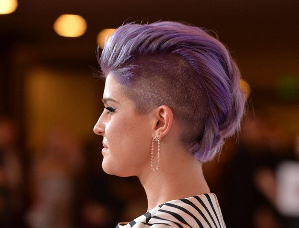 Capelli Corti Rasati Ai Lati Donne