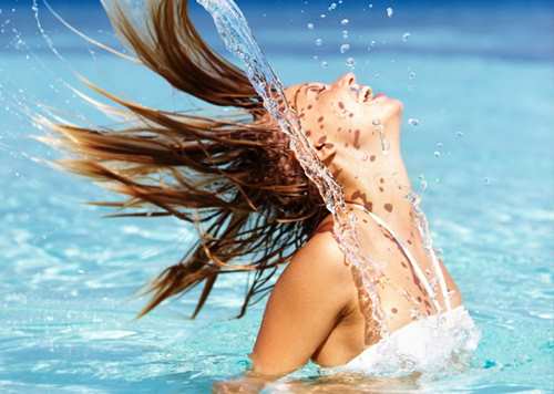 acqua del mare danneggia i capelli