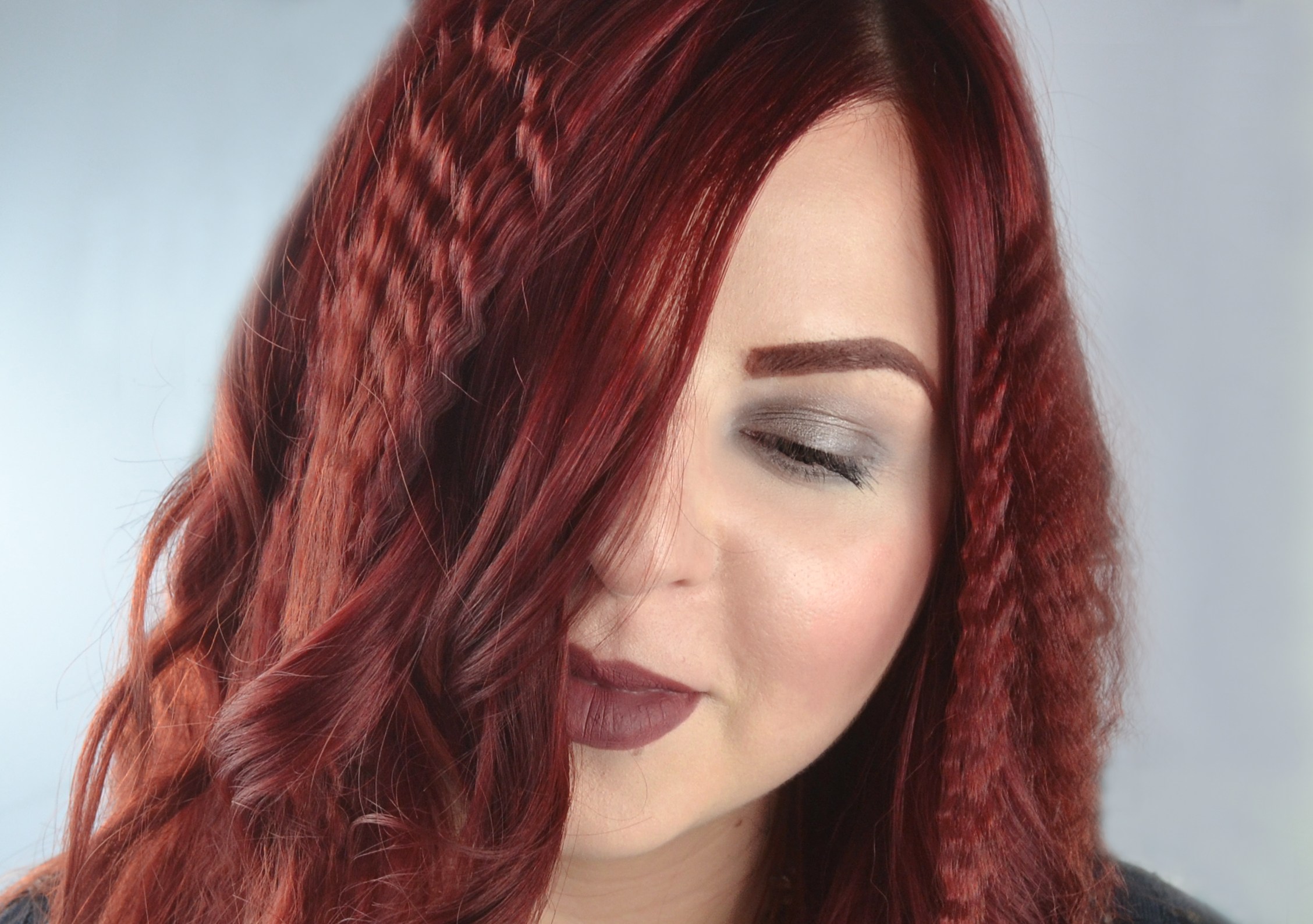 se invece volete realizzare i fris senza la piastra potete realizzare tante piccole trecce su tutta la chioma con i capelli bagnati per poi asciugarli