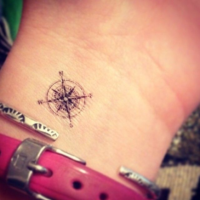 15-tiny-tattoos-you-can’t-wait-to-have10