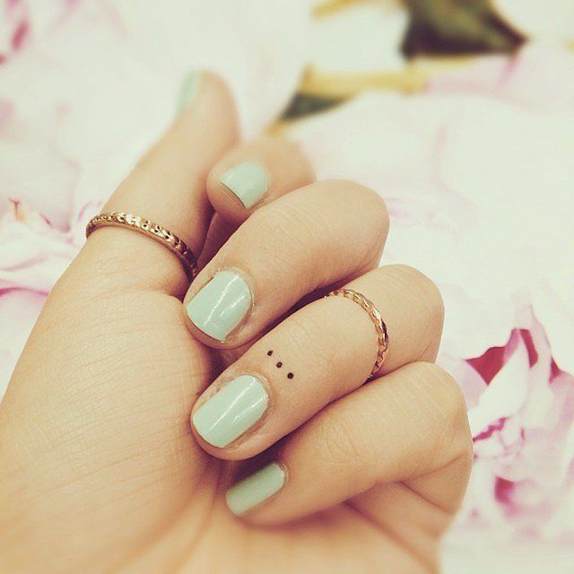 15-tiny-tattoos-you-can’t-wait-to-have2