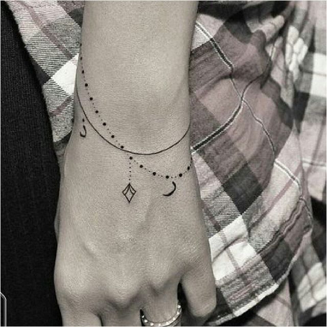 15-tiny-tattoos-you-can’t-wait-to-have4