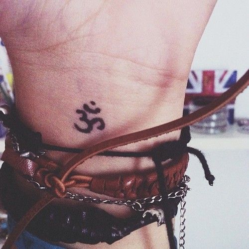 15-tiny-tattoos-you-can’t-wait-to-have6