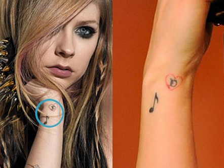 Avril-Lavigne-tattoos-–-‘D’-enclosed-in-red-heart-with-Deryck-Whibley-plus-musical-note7