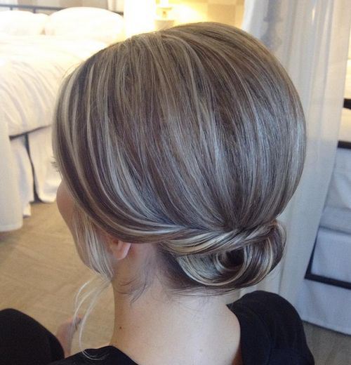 Capelli corti con chignon