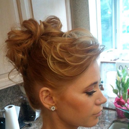 Chignon con capelli corti