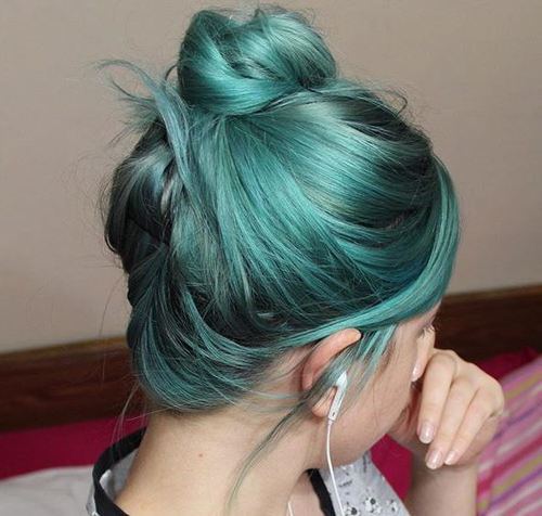 Chignon con capelli corti