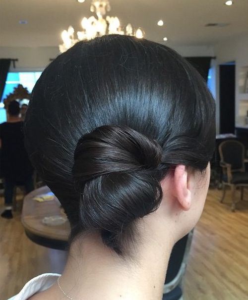 Chignon con capelli corti