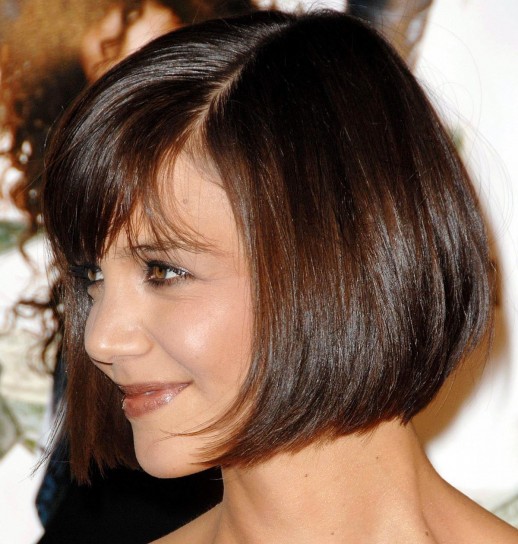 katie-holmes-capelli-caschetto