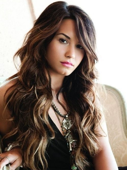 capelli lunghi ondulati