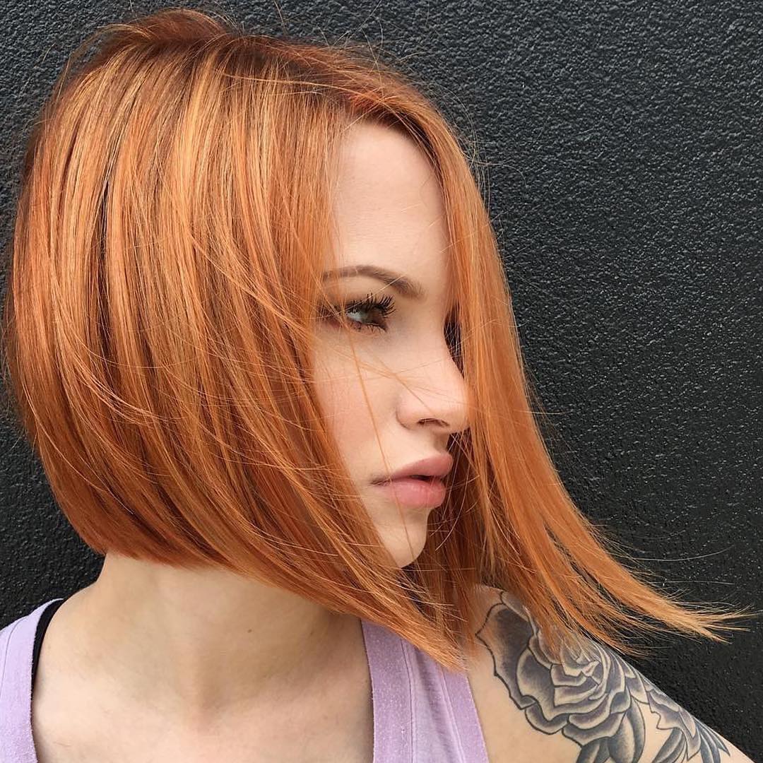 capelli lisci lunghi