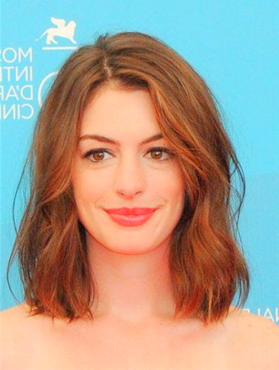 Anne Hathaway Medium Wavy Haircut