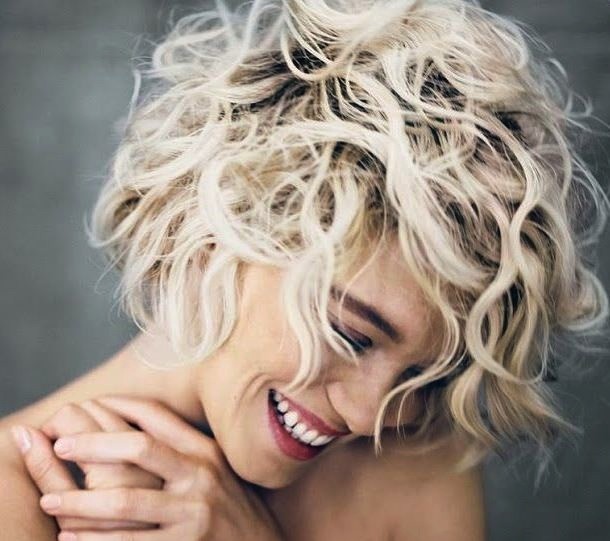 Capelli Lisci O Mossi In Base Alla Forma Del Viso Imma Nucera Capelli Lisci O Mossi In Base Alla Forma Del Viso Imma Nucera