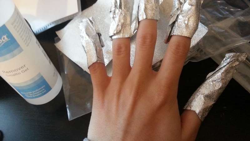 come togliere lo smalto semipermanente