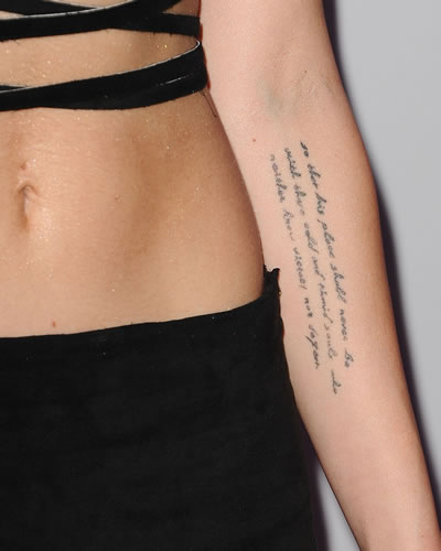 Miley-Cyrus-tatuaggi-scritte