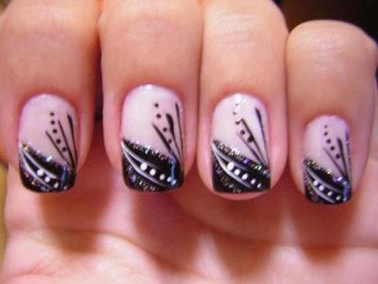 unghie con decorazioni foto