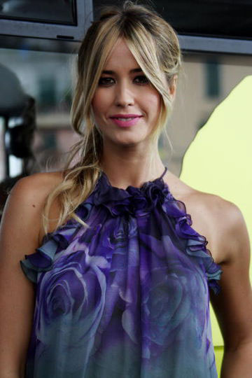 Capelli-semiraccolti-colore-biondo-Elena-Santarelli - CapelliStyle