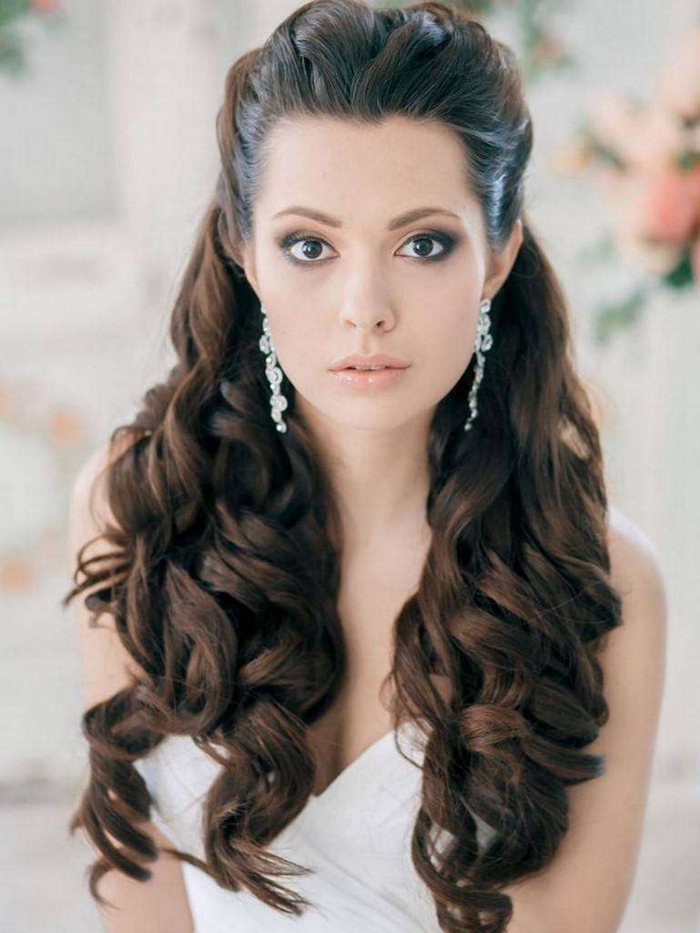 Capelli semiraccolti con boccoli capellistyle