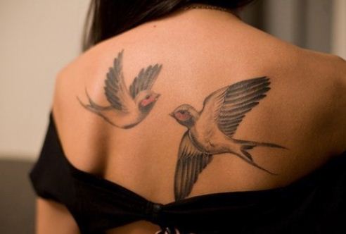 Tatuaggio-rondini-sulla-schiena