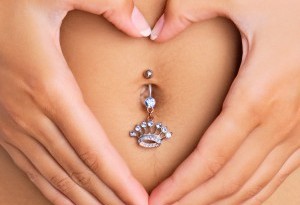 piercing-ombelico-dolore-300x205