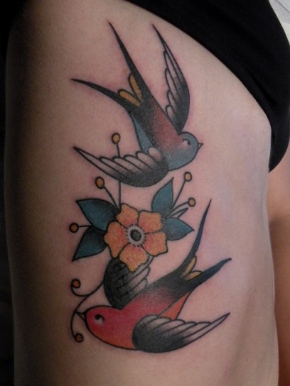 rondini-e-fiori-per-un-tatuaggio-stile-new-school