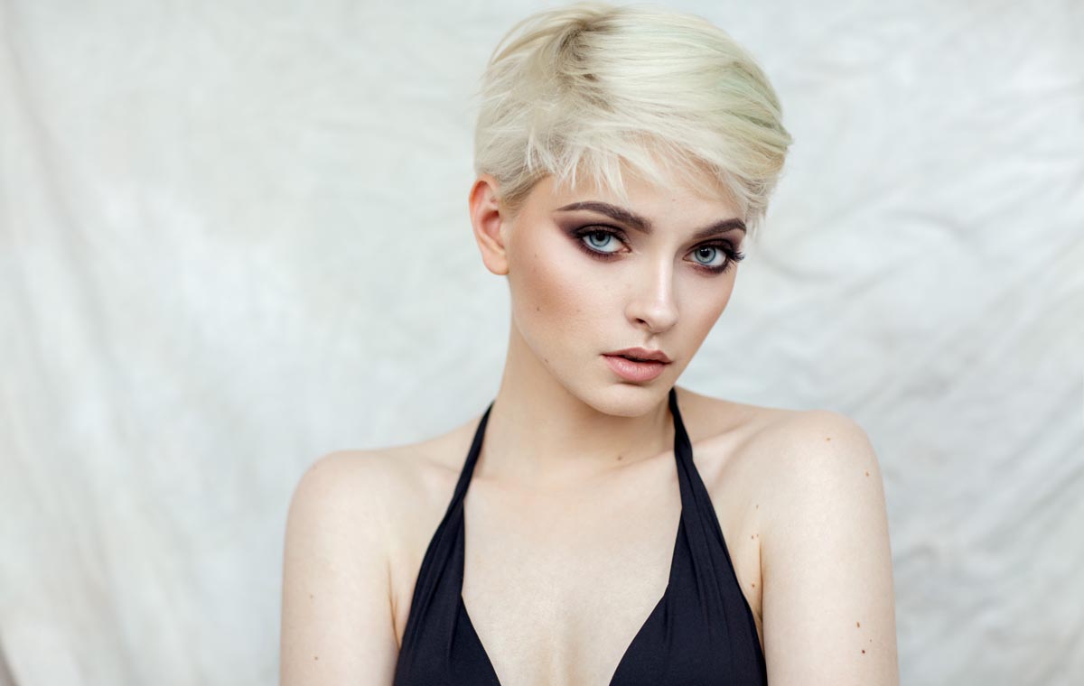 Una galleria con oltre 20 tagli corti di capelli per poter riscoprire la vostra femminilità e sensualità! Una galleria con oltre 20 tagli corti di capelli per poter riscoprire la vostra femminilità e sensualità!
