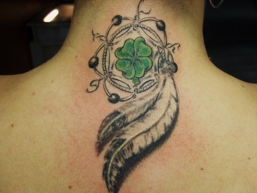 tattoo-con-il-quadrifoglio-in-stile-indiano