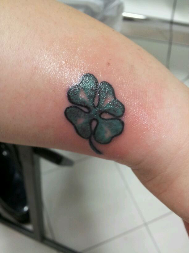 tatuaggio-quadrifoglio-portafortuna-tattoosway