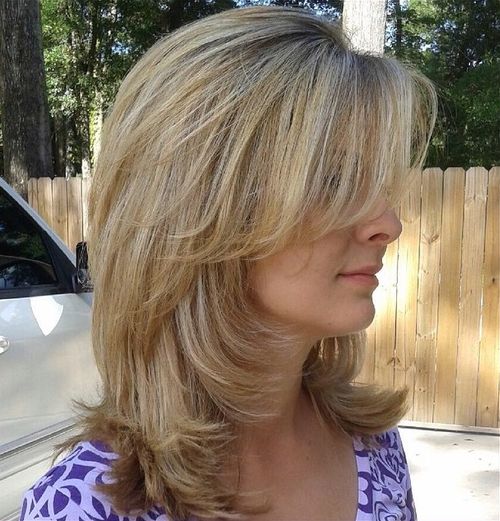 19-medium-layered-haircut-with-side-bangs-capellistyle