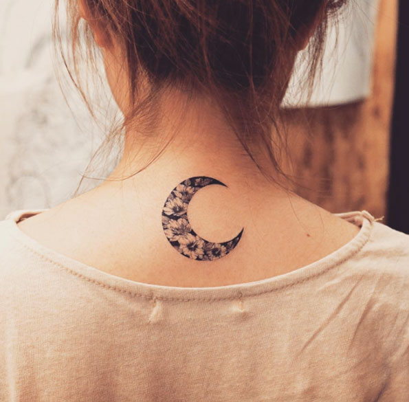 blackwork-crscent-moon-tattoo