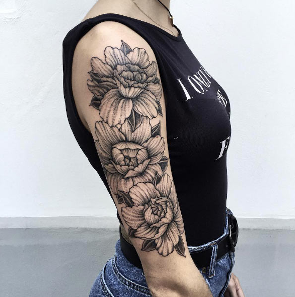 blackwork-peony-tattoos