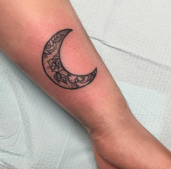 crescent-moon-tattoo