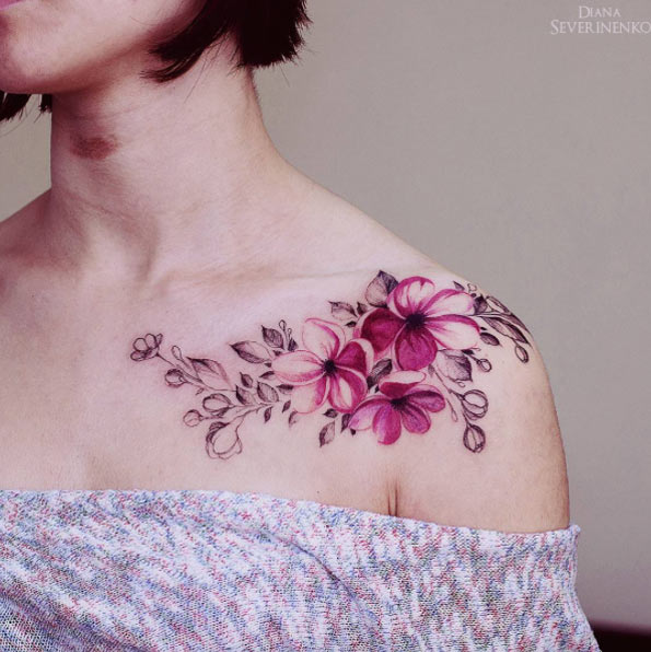 flowers-on-shoulder-tattoo
