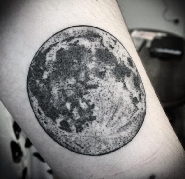 full-moon-tattoo