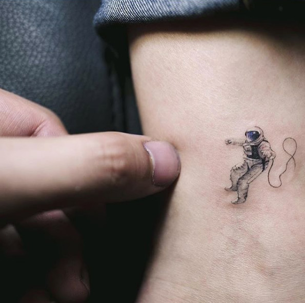 small-astronaut-tattoo