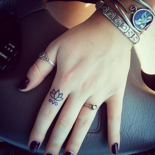 small-finger-tattoo_24