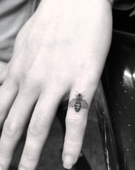 tiny-girl-tattoo-design-31