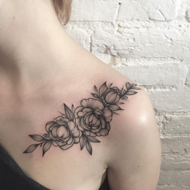 blackwork-floral-shoulder-tattoo