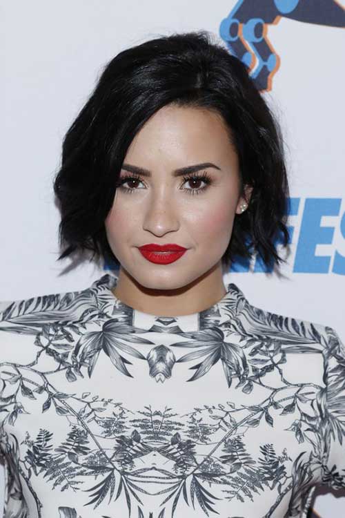 super-short0-dark-haircut-capellistyle
