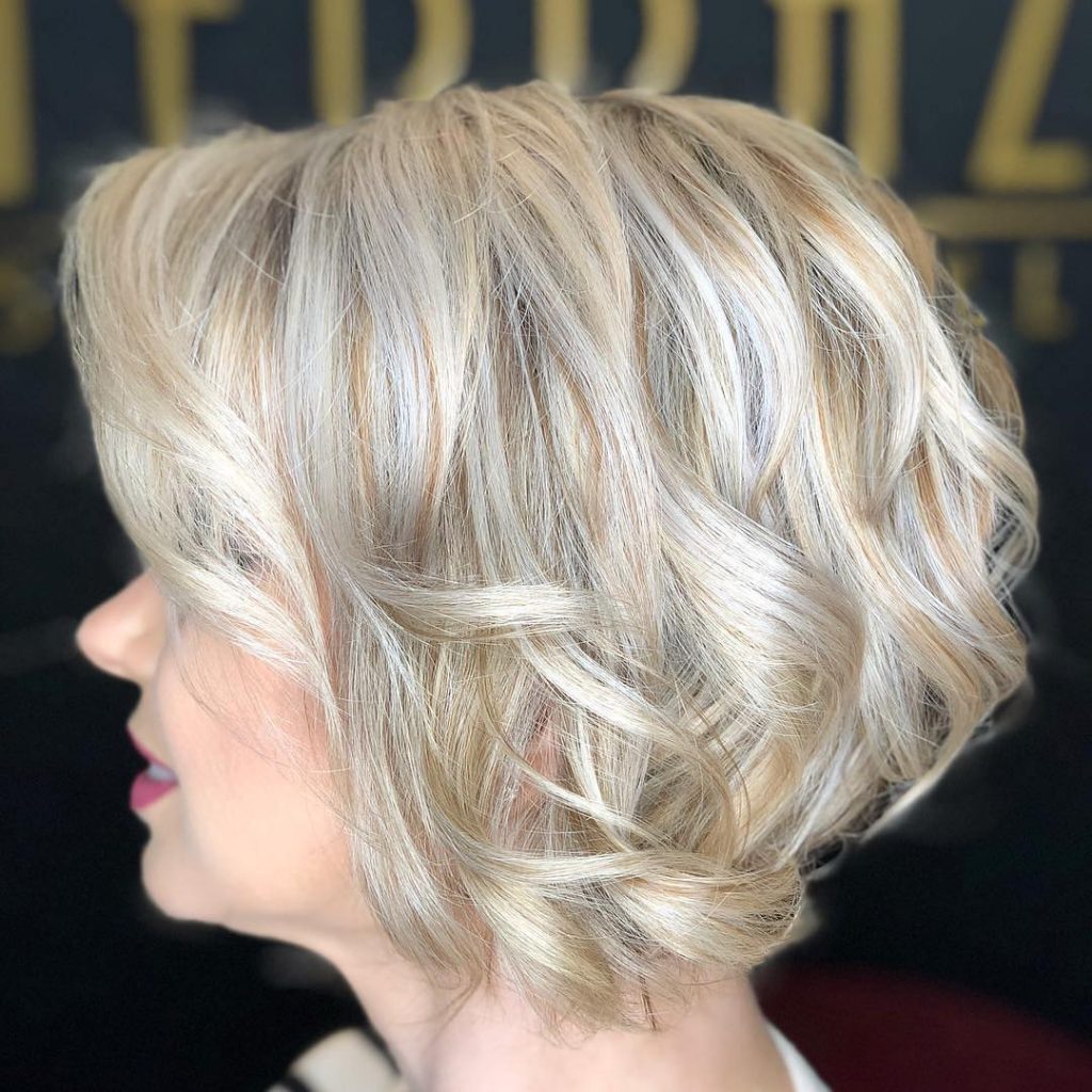 Tagli di capelli mossi e medi per il 2019 da non perdere!