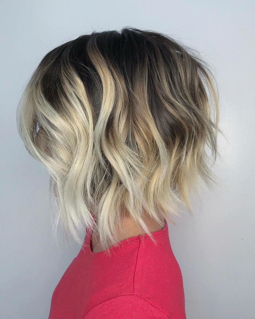 Capelli mossi ondulati