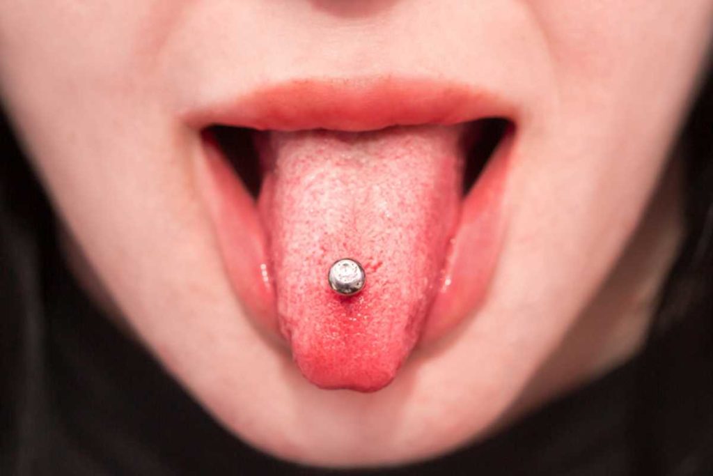 Piercing alla lingua costo, significato e cura. FOTO Piercing alla lingua costo, significato e cura. FOTO