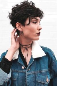 65 Tagli Di Capelli Corti Ricci Sbarazzini Simpatici Ed Originali 65-tagli-di-capelli-corti-ricci-sbarazzini-simpatici-ed-originali