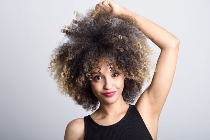 capelli ricci corti capelli ricci corti
