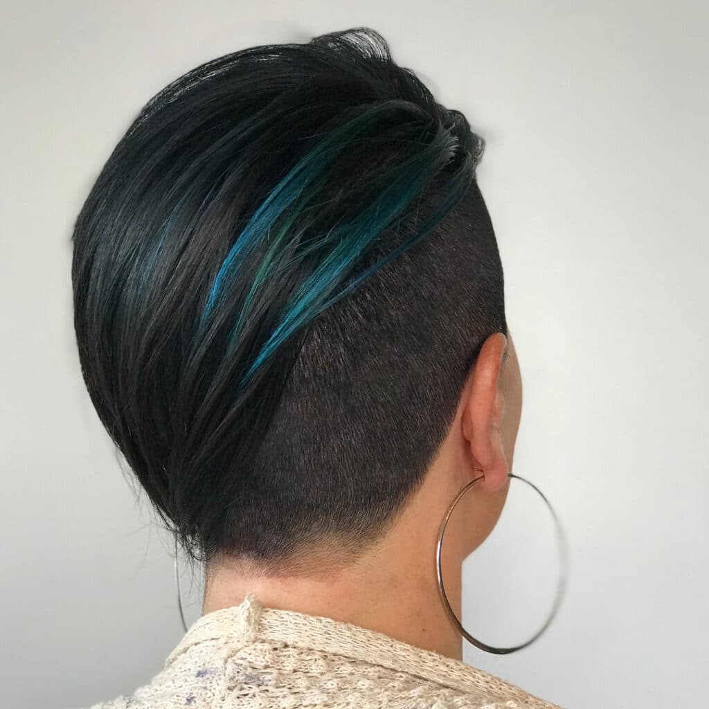 Capelli Lunghi Rasati Ai Lati Donne