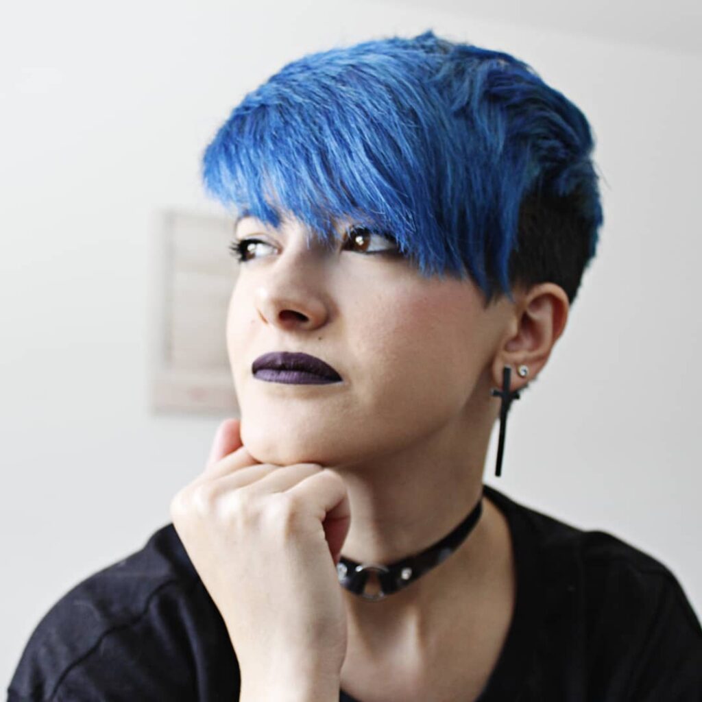 Capelli Femminili Rasati Da Un Lato