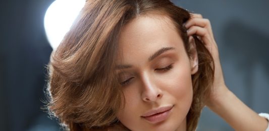 Capelli color nocciola