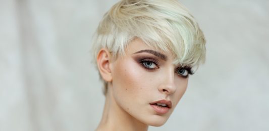 pixie cut con ciuffo