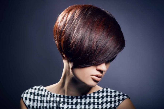 Capelli corti con ciuffo Capelli corti con ciuffo