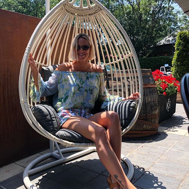 Federica Pellegrini seduta